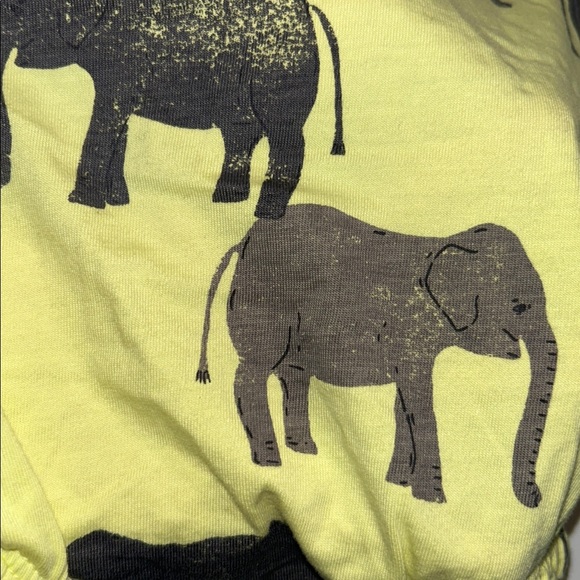 Tea Collection Baby Yellow Elephant Print Romper Size 0-3 Months - Picture 8 of 8